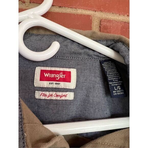 Wrangler Button Down Shirt - Picture 2 of 3